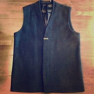 COS Men’s Vest with metal clasp closure
